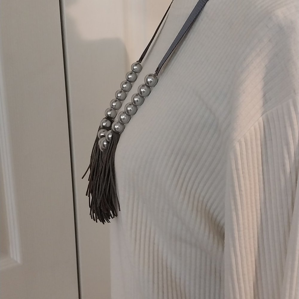 2950 Plunder Grey Pearl Beads With Leather Look Fringe With Ribbon Connect. - Picture 5 of 5